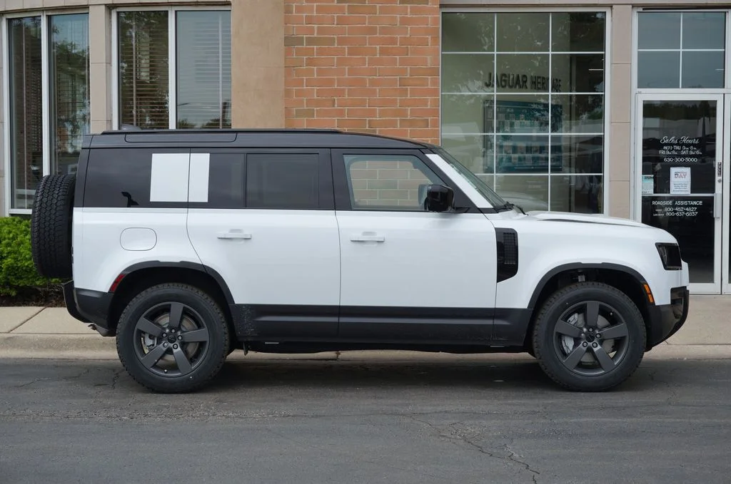 New 2026 Fuji White Land Rover S image 8