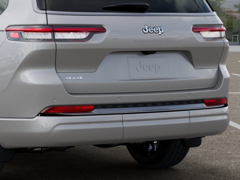 New 2026 Silver Zynith Exterior Paint Jeep Limited image 13