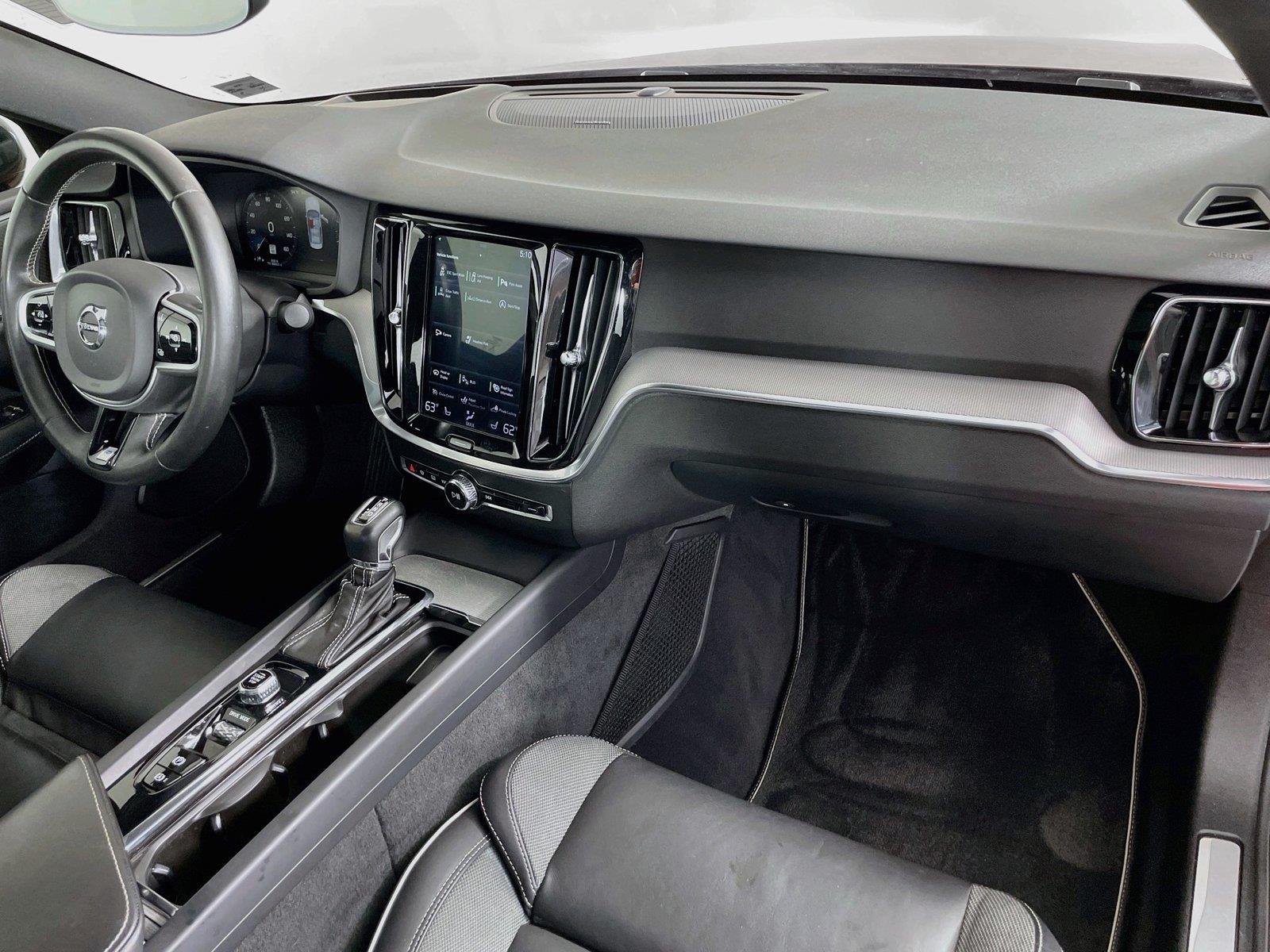 Used 2019 Fusion Red Metallic Volvo R-Design image 32