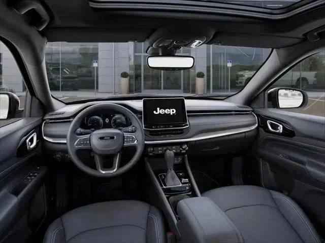 New 2025 Diamond Black Crystal Pearl-Coat Exterior Paint Jeep Limited image 68