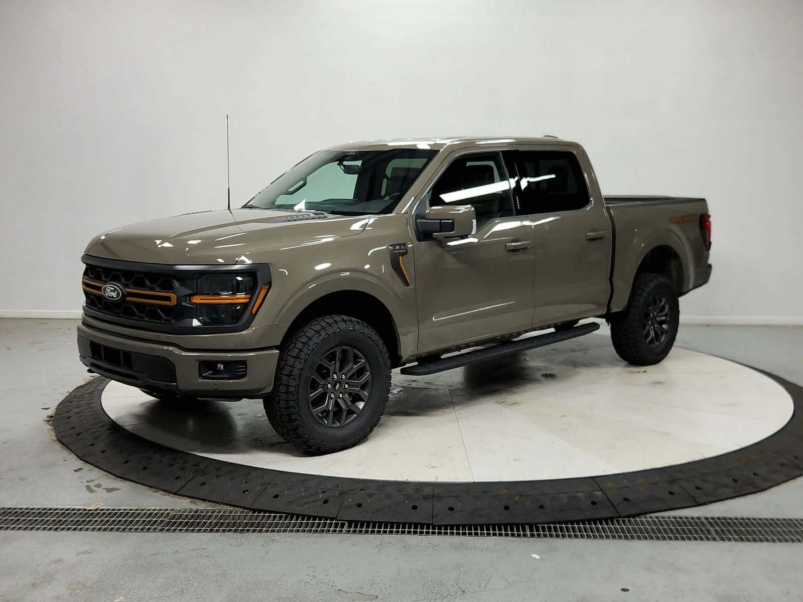 New 2026 Gray Ford Tremor image 4