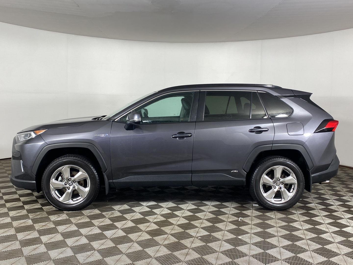 Certified Used 2021 Magnetic Gray Metallic Toyota XLE Premium image 3