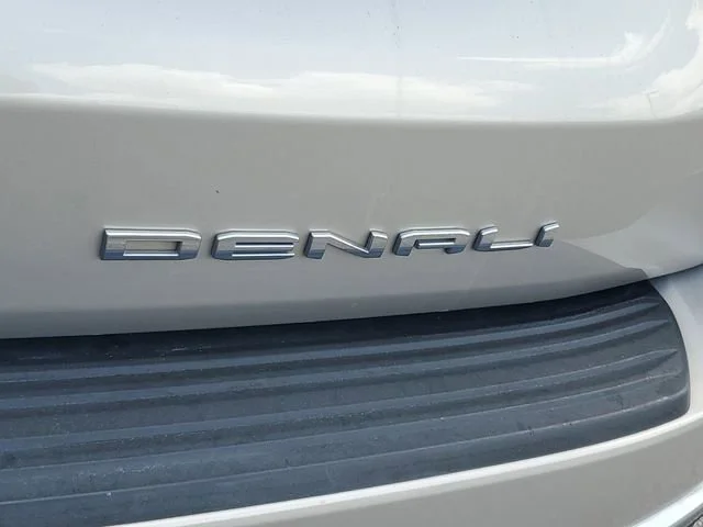 Used 2022 Pearl Beige Metallic GMC Denali image 29