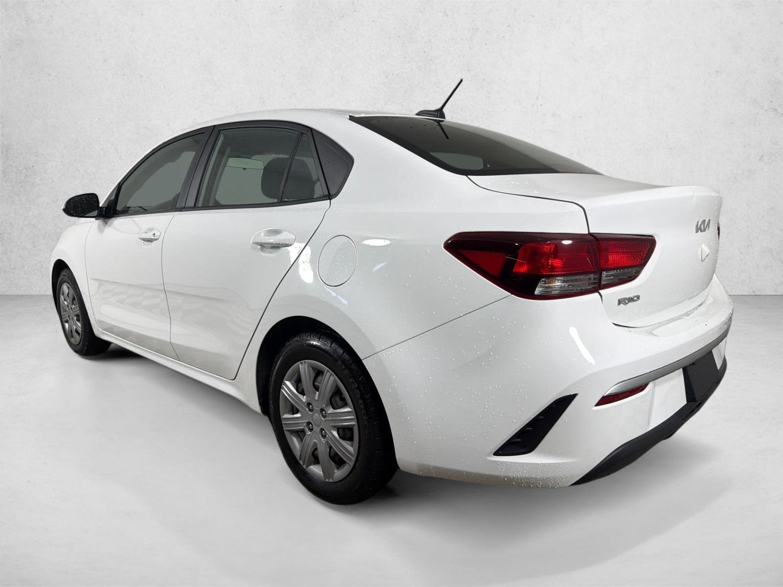 Used 2022 Clear White Kia S image 5