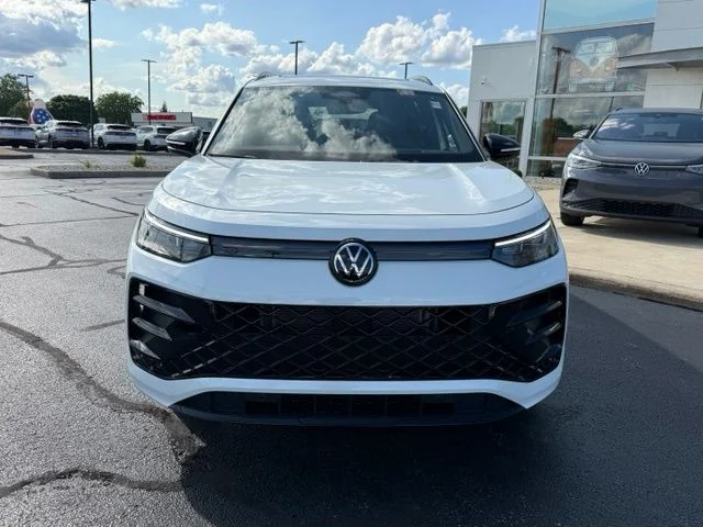 New 2026 White Volkswagen 2.0T SE R-Line Black image 2