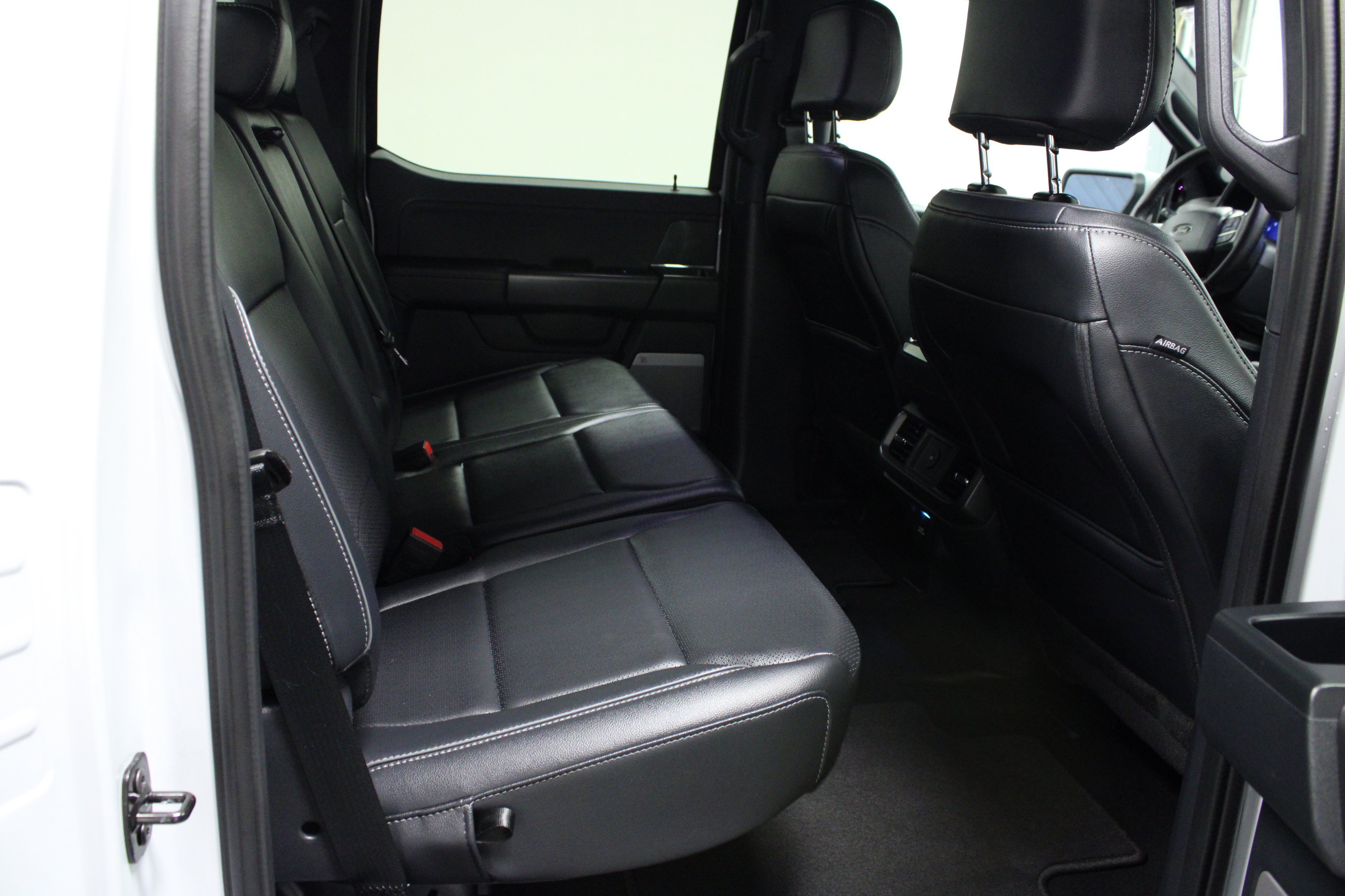 Used 2025 Space White Metallic Ford LARIAT image 13