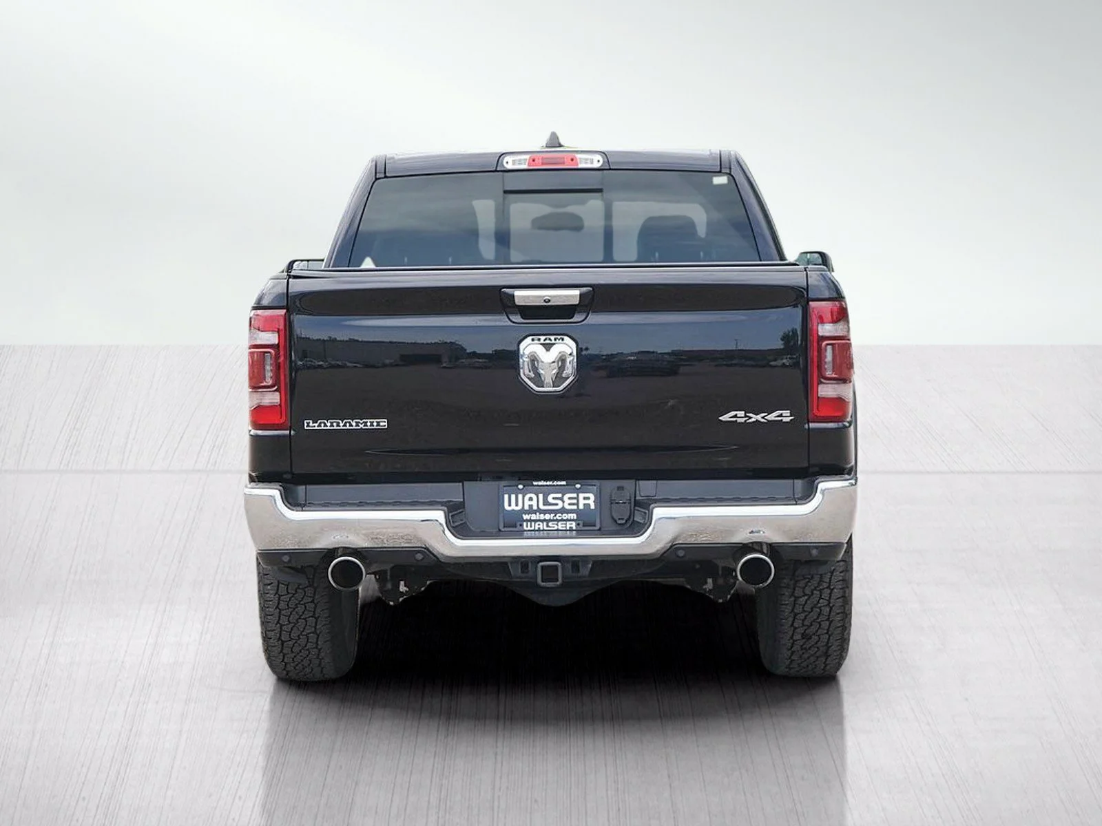 Used 2020 Diamond Black Crystal Pearlcoat Ram Laramie image 4