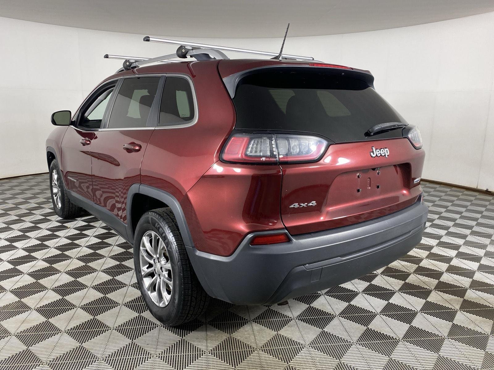 Used 2019 Velvet Red Pearlcoat Jeep Latitude Plus image 8