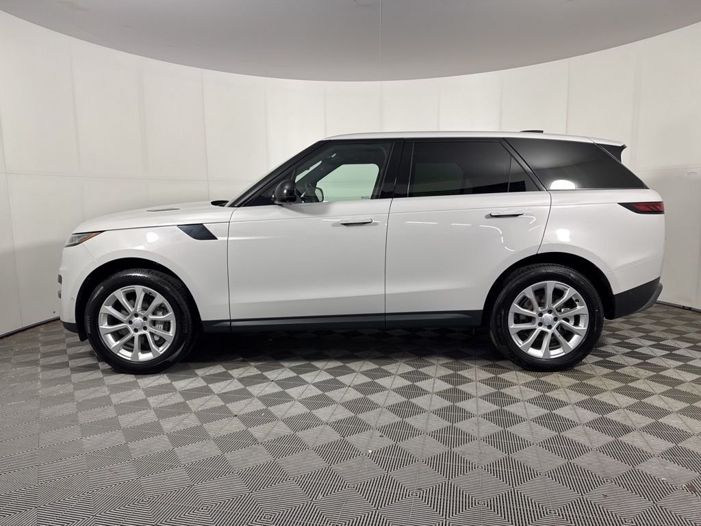 Used 2025 Borasco Grey Metallic Land Rover SE image 2