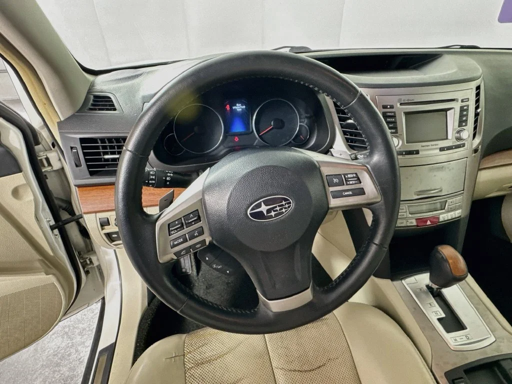 Used 2014 White Subaru 2.5i image 11