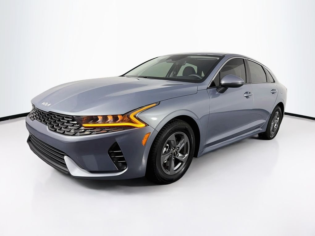 Used 2023 Silver Kia LXS image 3