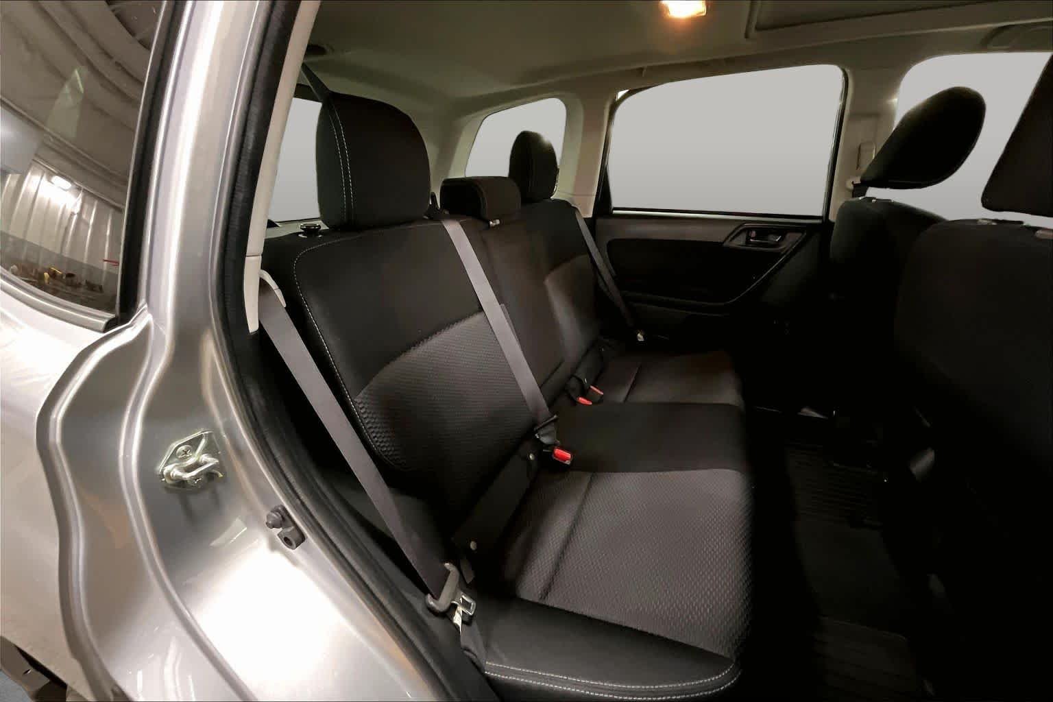 Used 2014 Ice Silver Metallic Subaru 2.5i Premium image 19