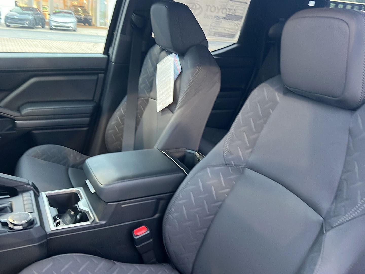 2025 Toyota Tacoma SR5 - Photo 29