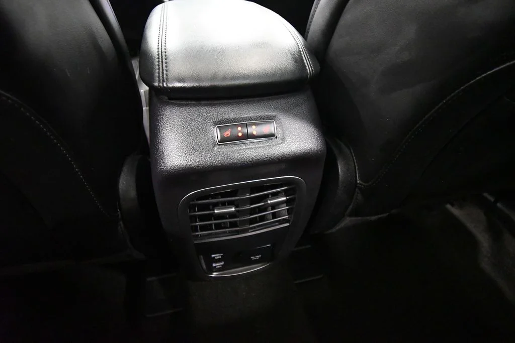 Used 2019 White Lincoln Reserve image 17
