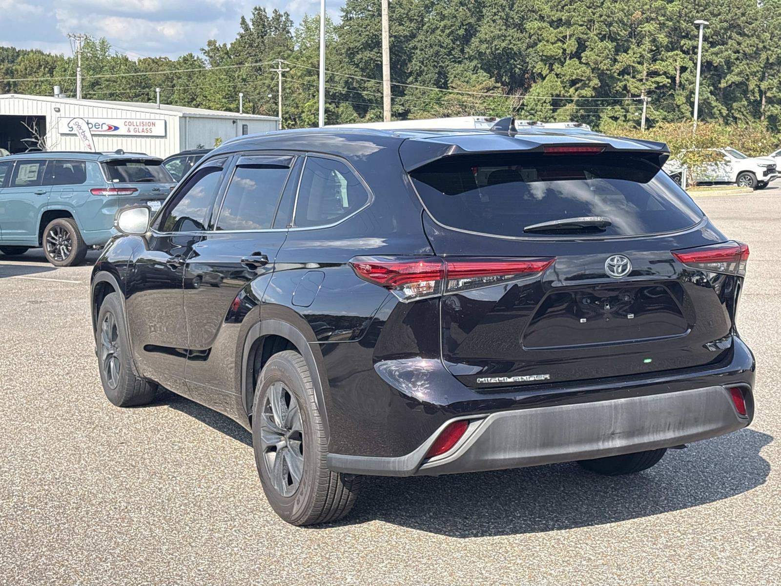 Used 2021 Black Toyota XLE image 7