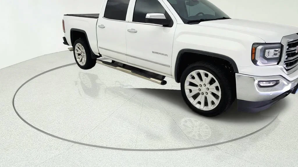Used 2018 SUMMIT WHITE GMC SLT image 1