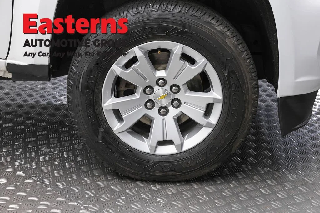 Used 2022 White Chevrolet LT image 31