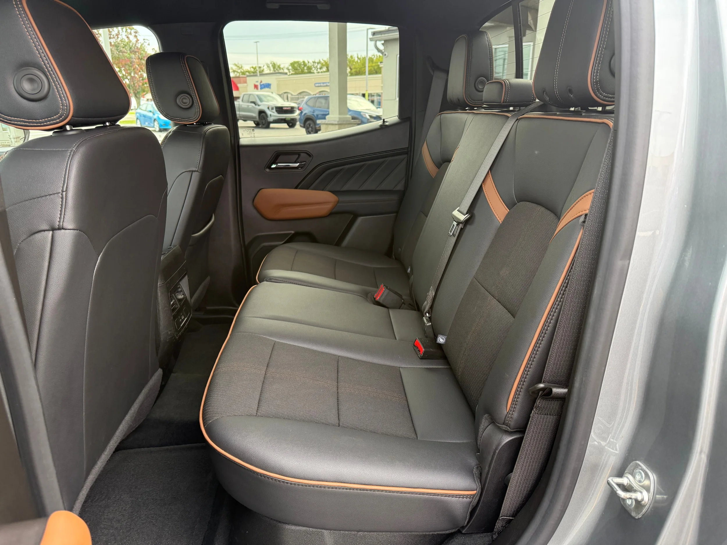 Used 2024 Gray GMC 4WD AT4 image 21
