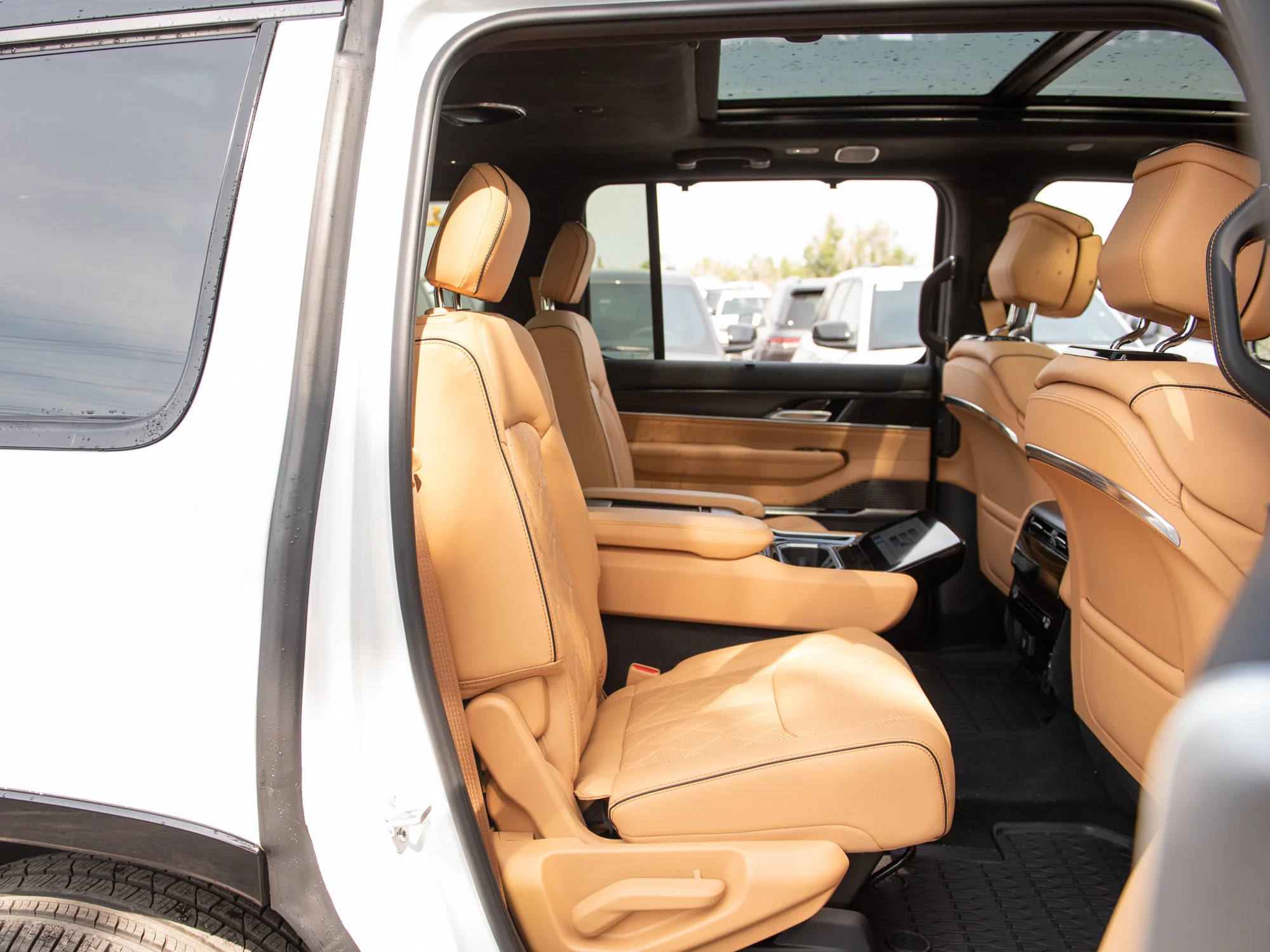 New 2026 White Jeep Summit Reserve* image 30
