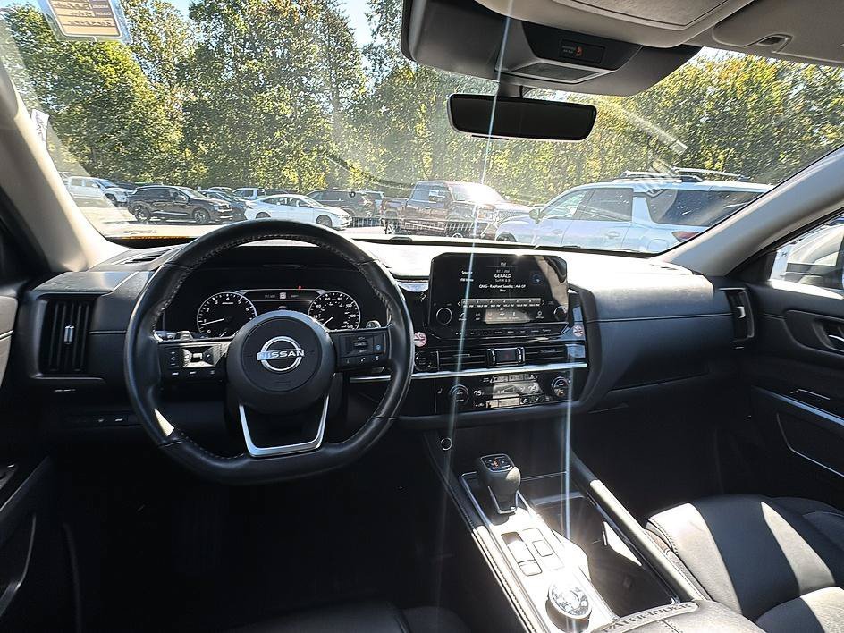 Certified Used 2025 Brilliant Silver Metallic Nissan SL image 29