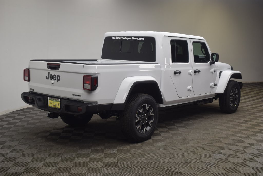 New 2026 Bright White Clear-Coat Exterior Paint Jeep Sahara image 5