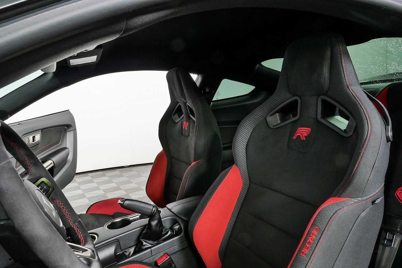 Used 2020 Iconic Silver Ford Shelby GT350R image 5