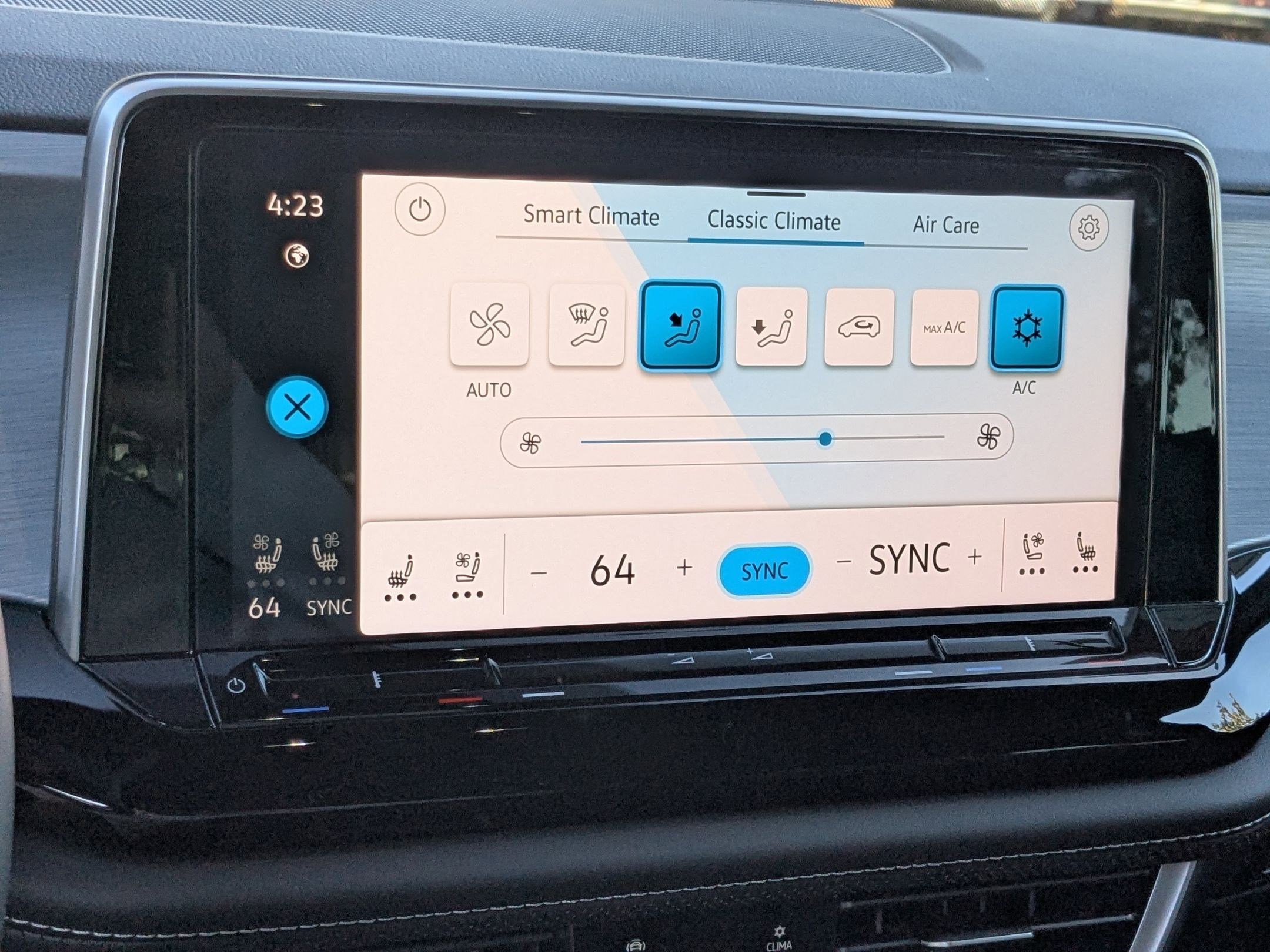 New 2026 Mountain Lake Blue Metallic Volkswagen 2.0T SE w/Technology image 13