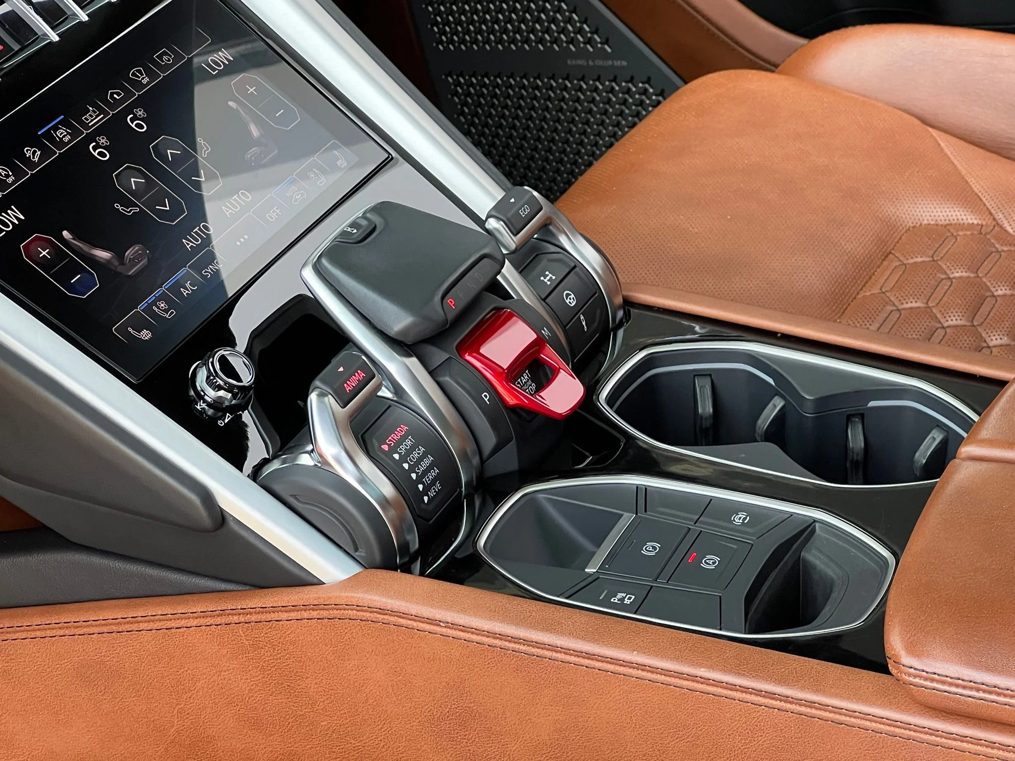 Used 2019 Blue Lamborghini Base image 31