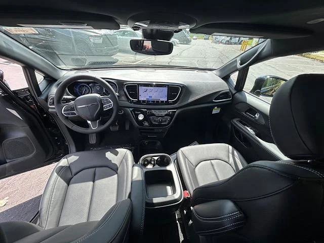 2026 Chrysler Pacifica Select - Photo 19
