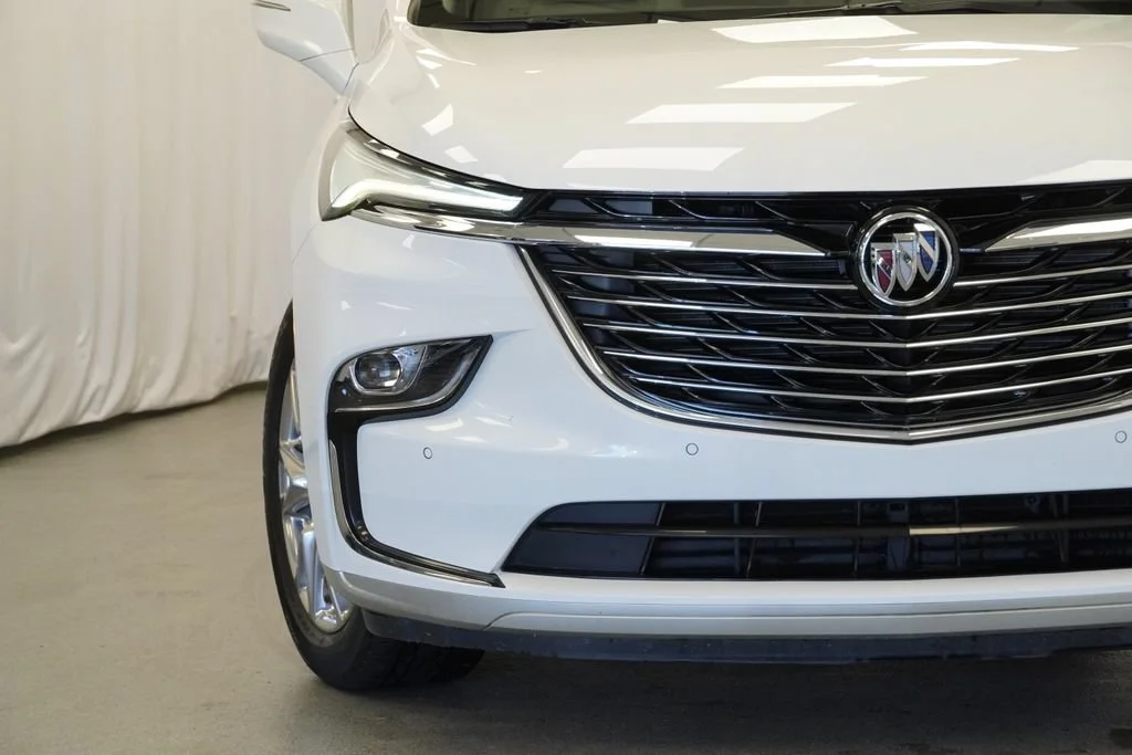 Used 2023 Summit White Buick Essence image 11