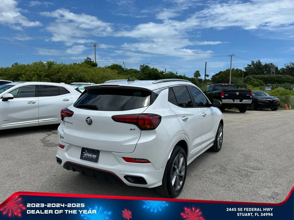 Used 2023 White Frost Tricoat Buick Select image 5