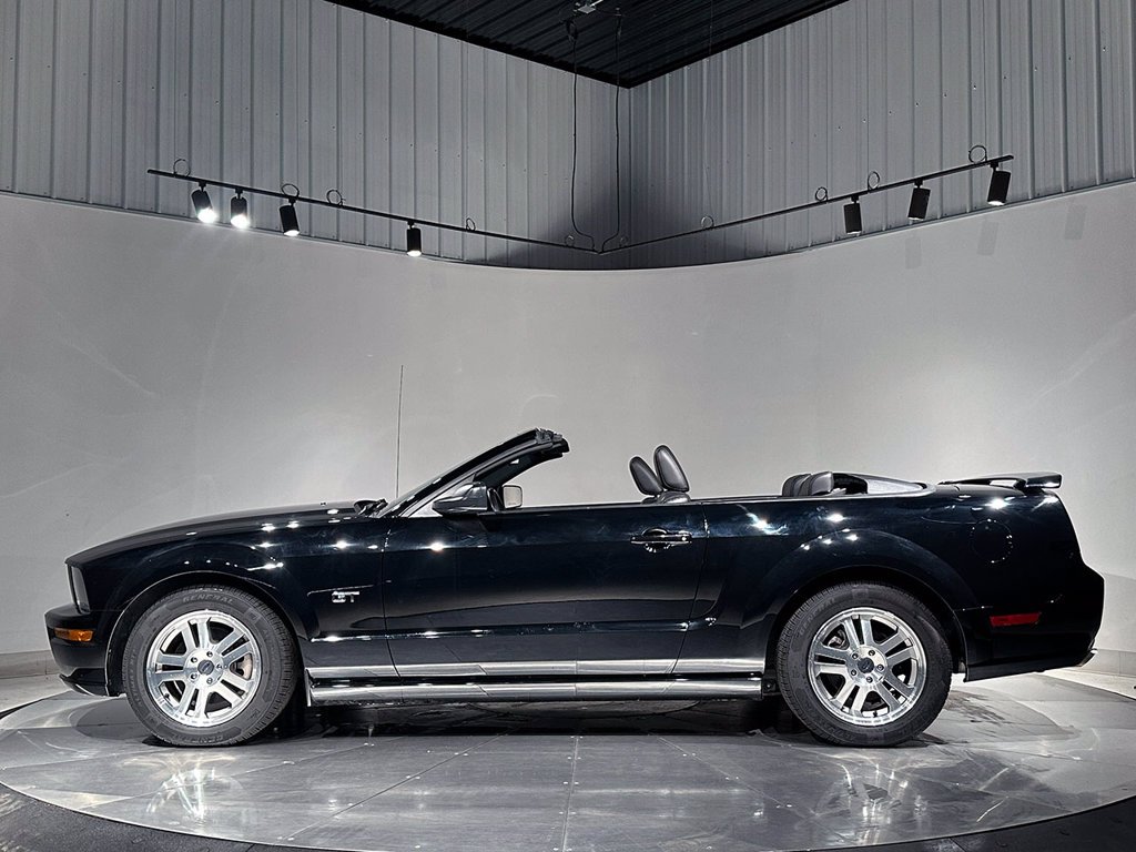 Used 2005 Black Ford  image 11