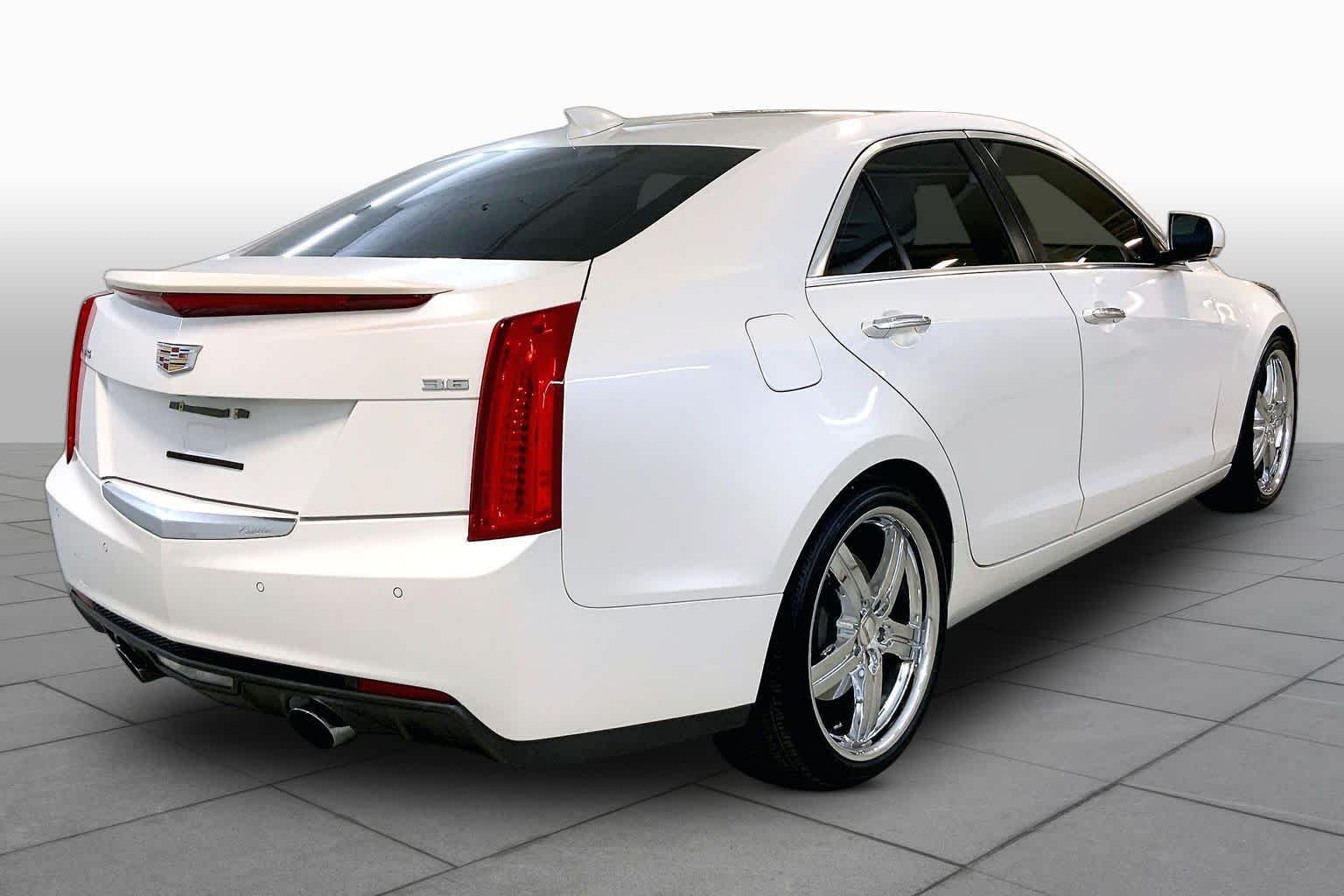 Used 2018 Crystal White Tricoat Cadillac Premium Luxury RWD image 12