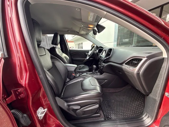 Used 2019 Velvet Red Pearlcoat Jeep Latitude Plus image 18