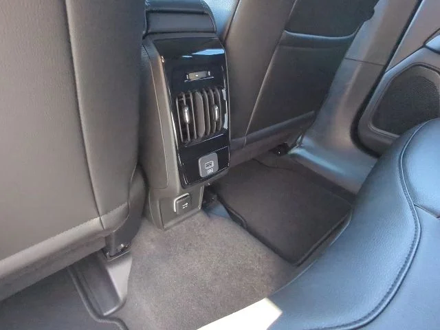 New 2026 Black Jeep Latitude image 23