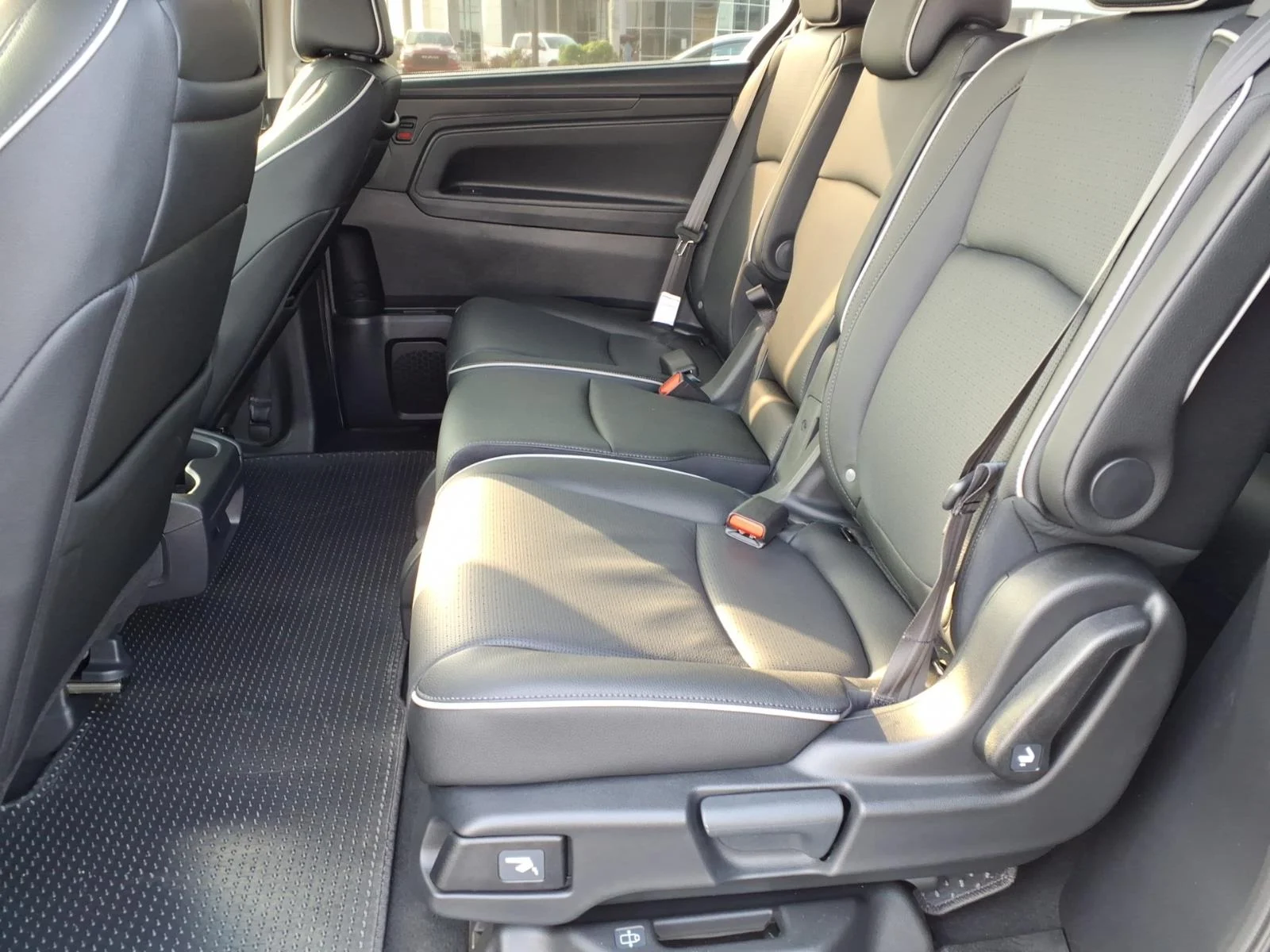 2026 Honda Odyssey Elite - Photo 6