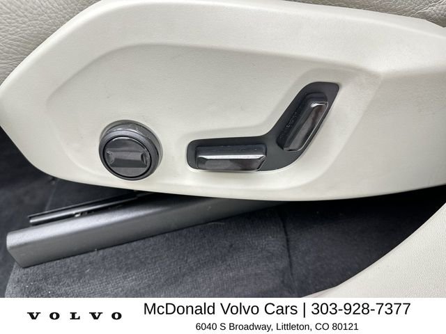 Used 2021 White Volvo T6 Momentum image 12