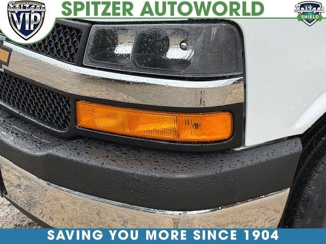 New 2025 Summit White Chevrolet WT image 11