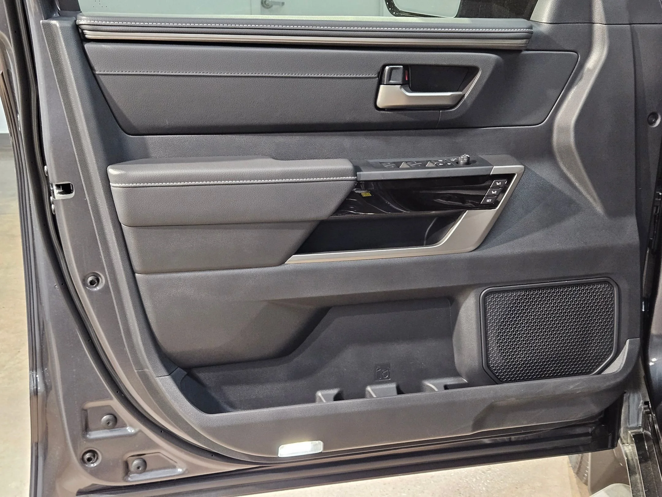 2026 Toyota Tundra Limited - Photo 11