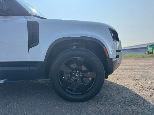 Used 2023 White Land Rover S image 9
