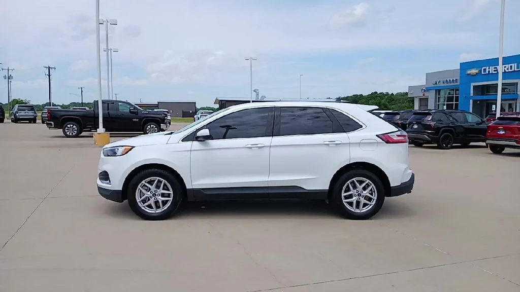 Used 2022 White Ford SEL image 5