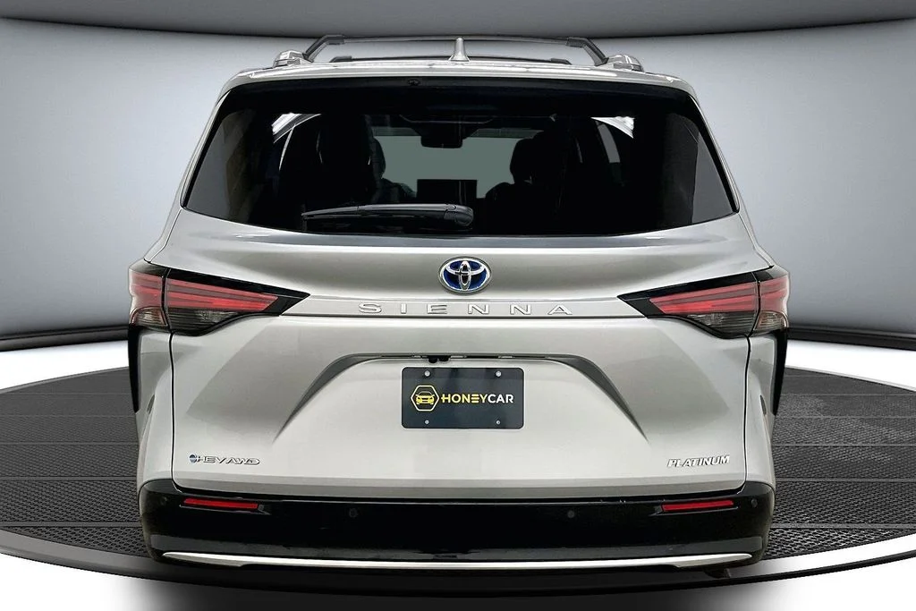 Used 2025 Silver Toyota Platinum image 5