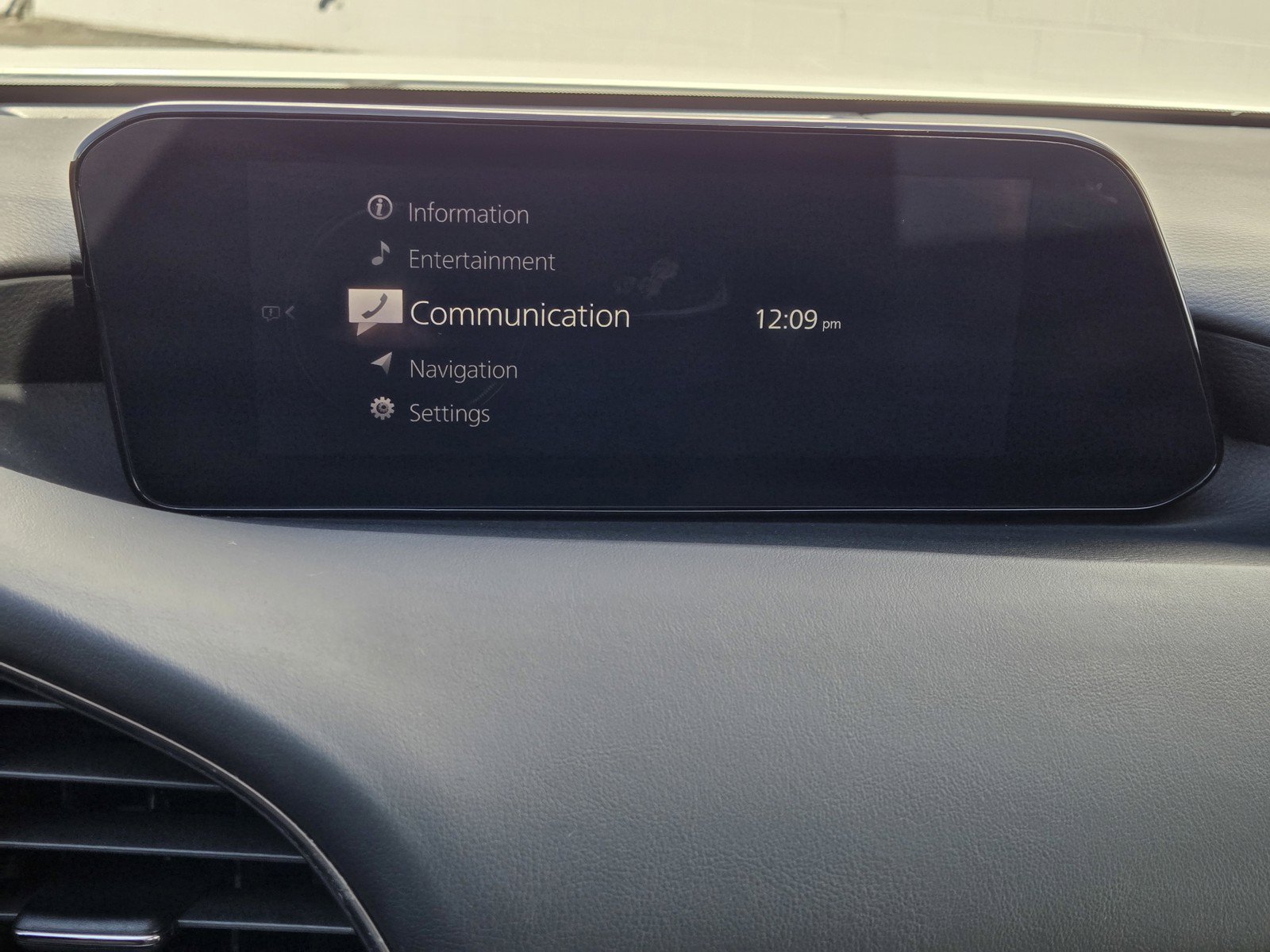Used 2020 Snowflake White Pearl Mica Mazda Preferred Package image 20