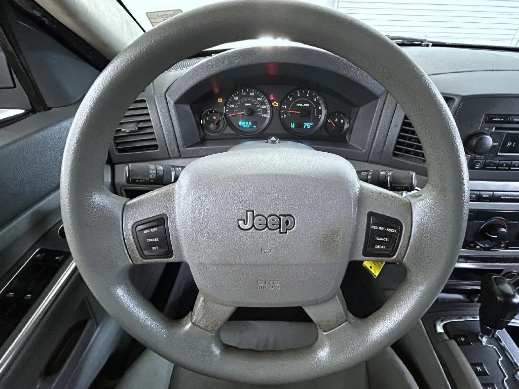 Certified Used 2006 Red Jeep Laredo image 11