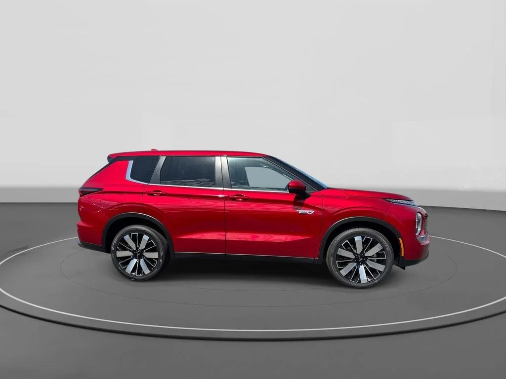 New 2026 Red Diamond Mitsubishi SE image 4