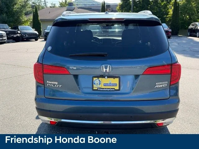 Used 2017 Blue Honda Touring image 6