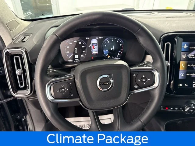 Used 2022  Volvo Momentum image 26
