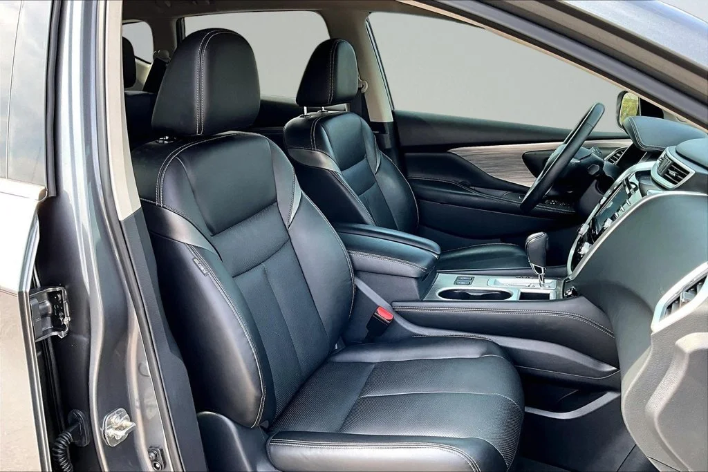 Used 2018 Gray Nissan SL image 7