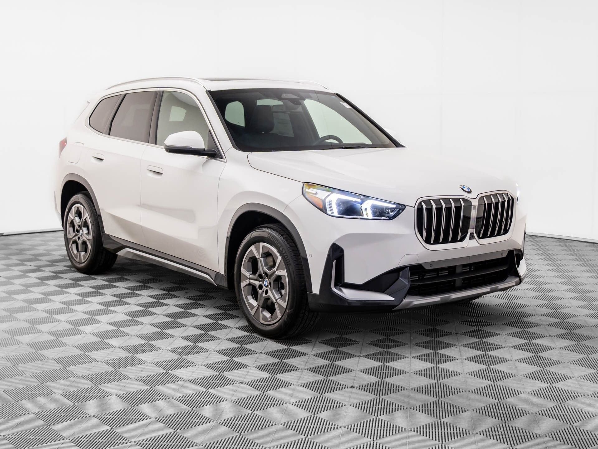 New 2026 Alpine White BMW xDrive28i image 8