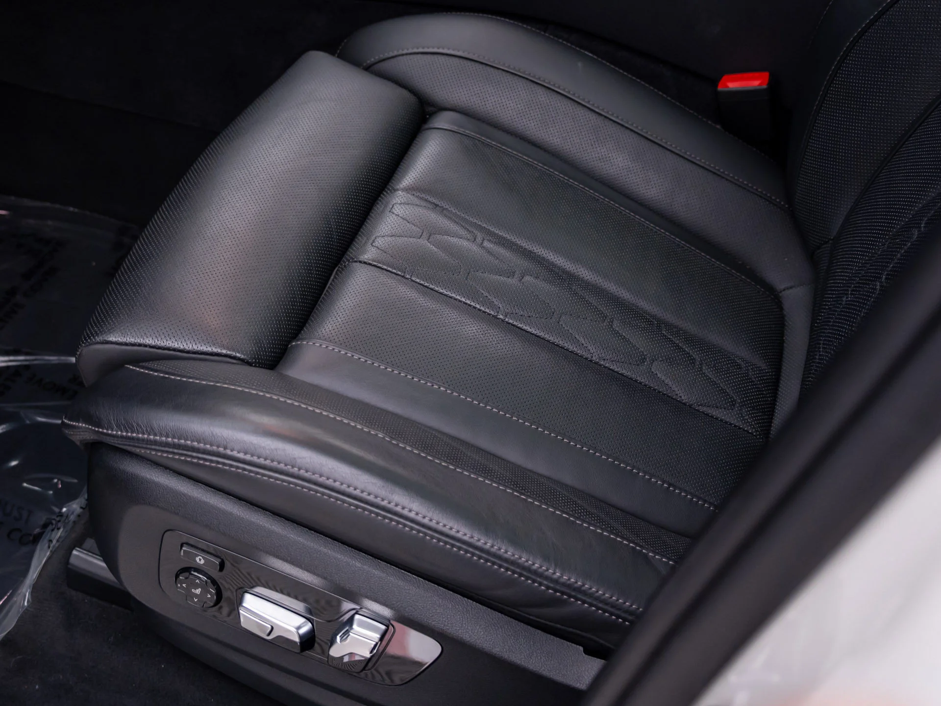 Certified Used 2024 White BMW M60i image 16